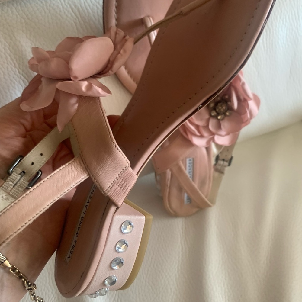 VERA WANG Lavender Sandals  USA s8.5, EU 39.5. Made in Italy